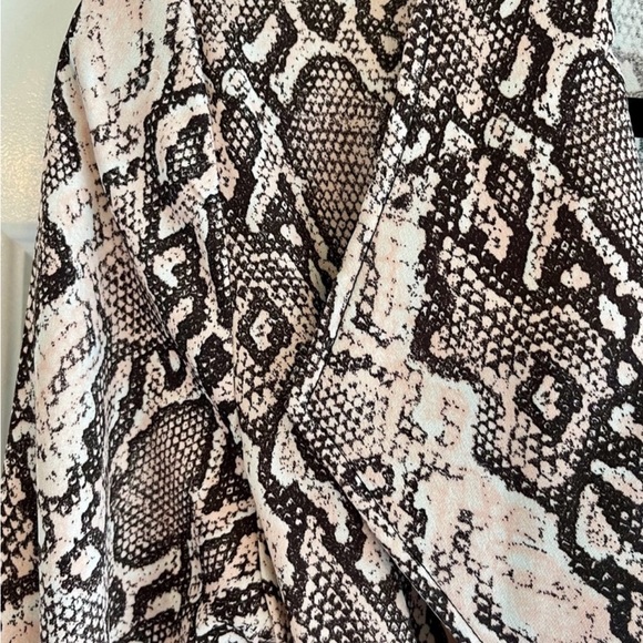 NWOT Leith python print open front trench coat - Picture 3 of 5